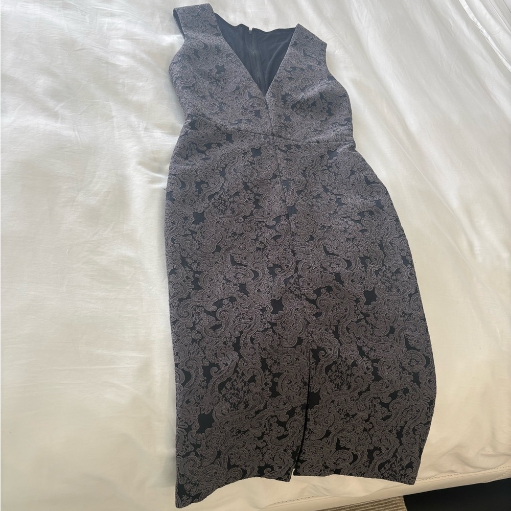 Alice + Olivia Black Dress with Gray Paisley Print🖤